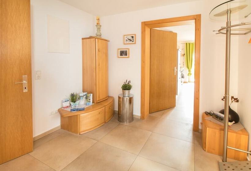 شقة غرفة نوم واحدة مزودة بشُرفة, Auf M Reifnhof