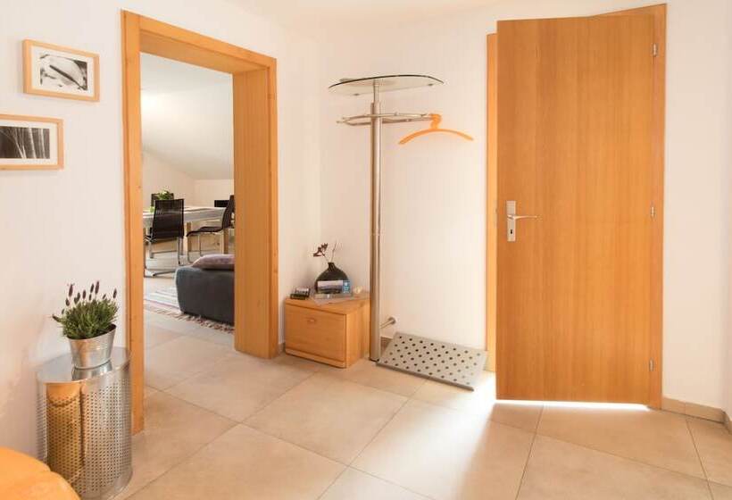 شقة غرفة نوم واحدة مزودة بشُرفة, Auf M Reifnhof