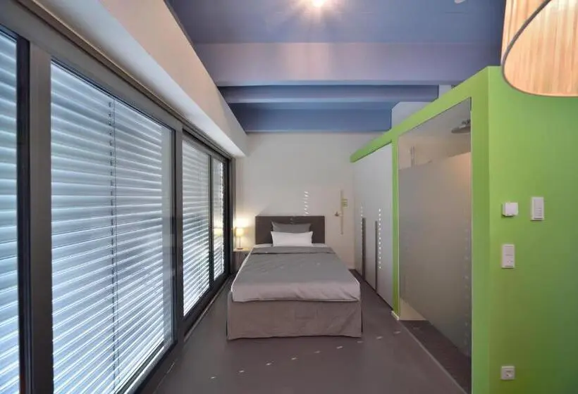 テラス付き１ベッドルームアパートメント, Loft Apartments