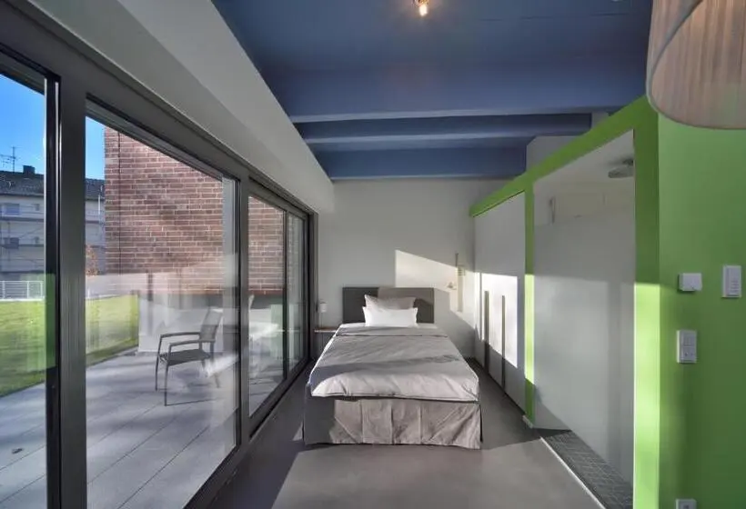 テラス付き１ベッドルームアパートメント, Loft Apartments