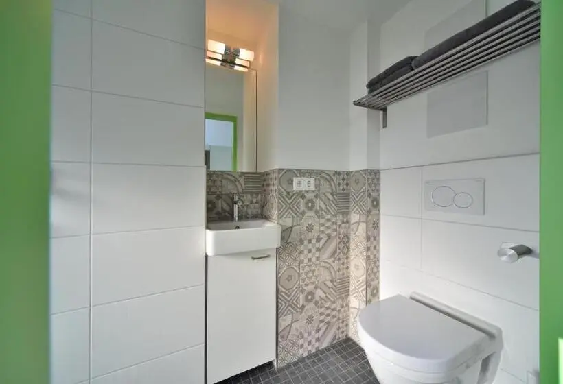 テラス付き１ベッドルームアパートメント, Loft Apartments