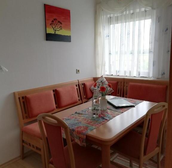 آپارتمان 1 خوابه با بالکن, Haus Lissi