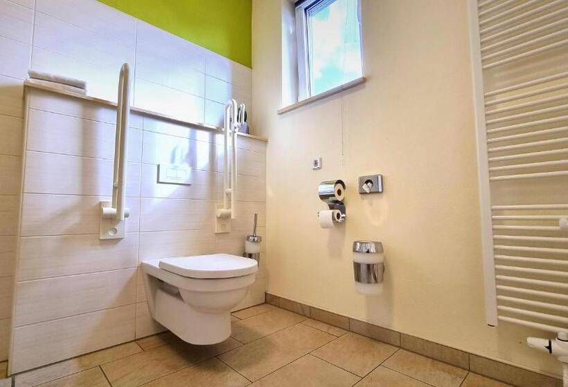 غرفة قياسية فردية لذوى الإحتياجات الخاصة, Haus Vier