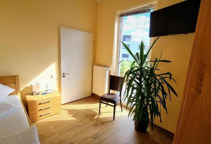 غرفة قياسية فردية لذوى الإحتياجات الخاصة, Haus Vier