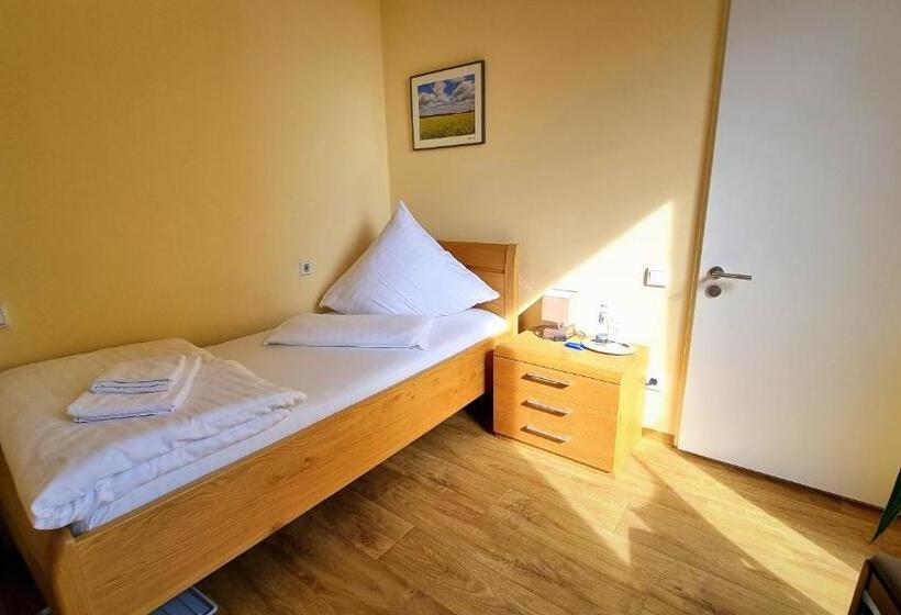 غرفة قياسية فردية لذوى الإحتياجات الخاصة, Haus Vier