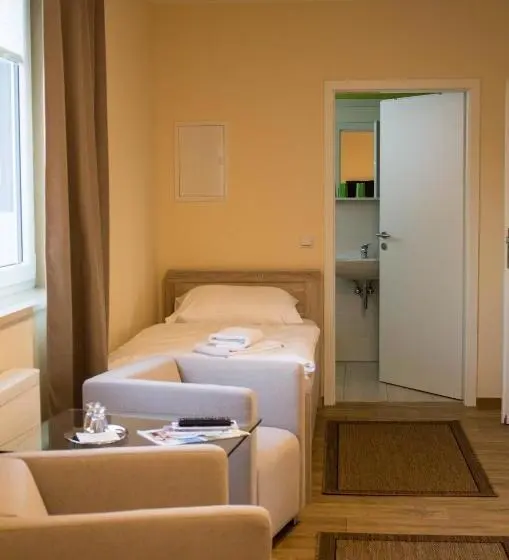 Standard Kolmen Hengen Huone Puutarhanäkymä, Haus Vier