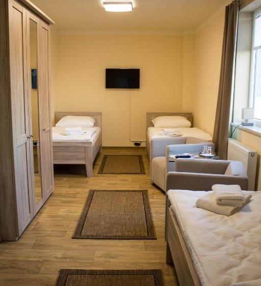 غرفة قياسية ثلاثية مطلة علي الحديقة, Haus Vier