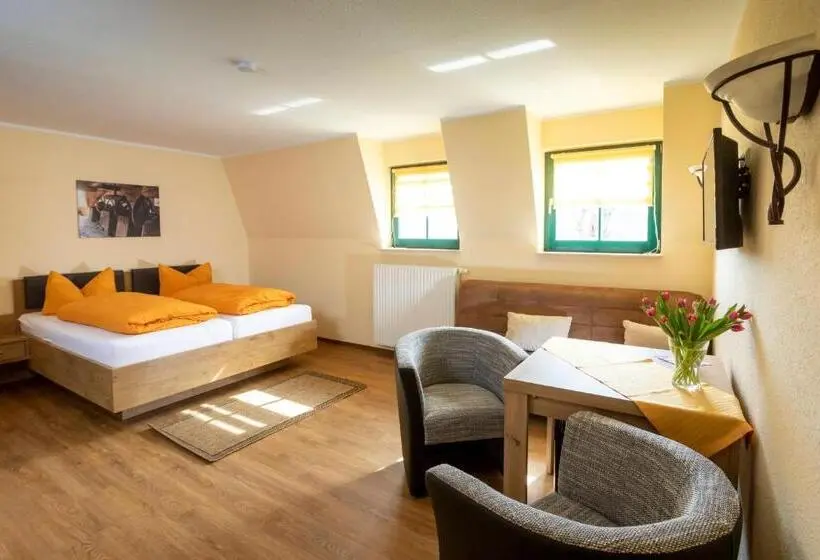 Standard Kolmen Hengen Huone, Pension Kräutermühlenhof Burg
