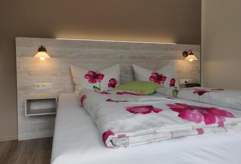 Номер Стандарт с Балконом, Weingut Stiftshof