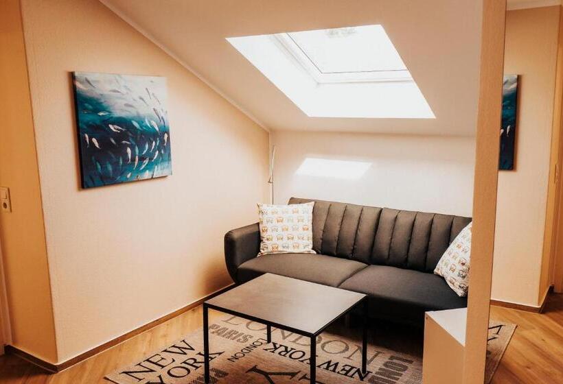 スタンダードスタジオ, Gästehaus Windhagen