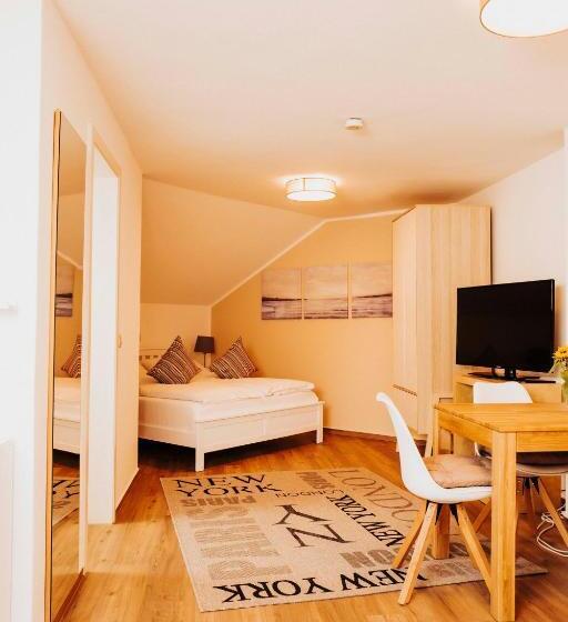 スタンダードスタジオ, Gästehaus Windhagen