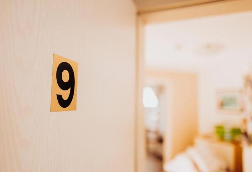 スタンダードスタジオ, Gästehaus Windhagen