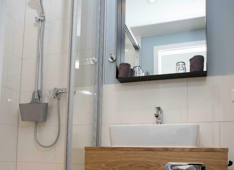 غرفة قياسية مطلّة علي البحر, Villa Westend