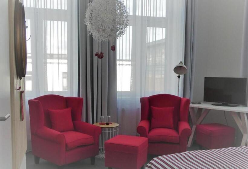 غرفة قياسية مطلّة علي البحر, Villa Westend