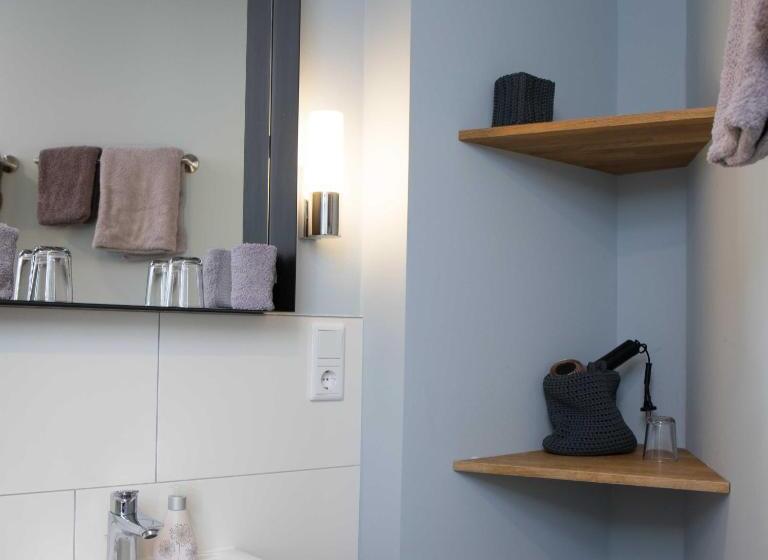 إستوديو قياسى, Villa Westend