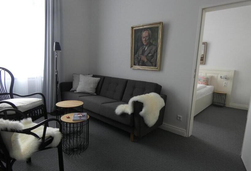 스탠다드 스튜디오, Villa Westend