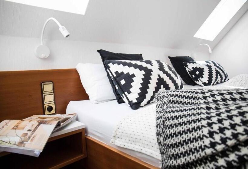 شقة غرفة نوم واحدة مزودة بشُرفة, Villa Westend