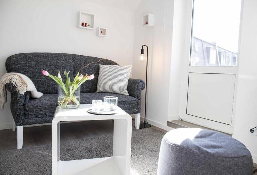 شقة غرفة نوم واحدة مزودة بشُرفة, Villa Westend