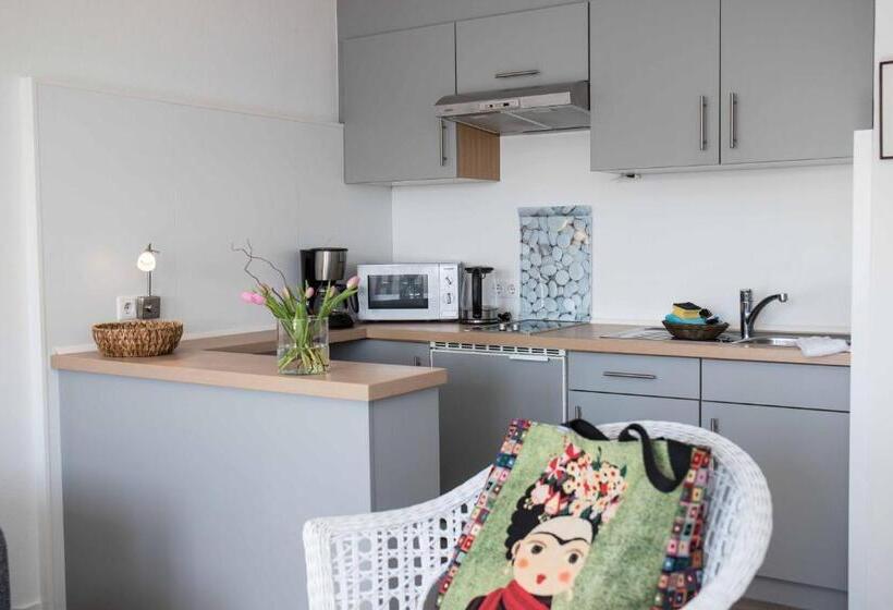 شقة غرفة نوم واحدة مزودة بشُرفة, Villa Westend