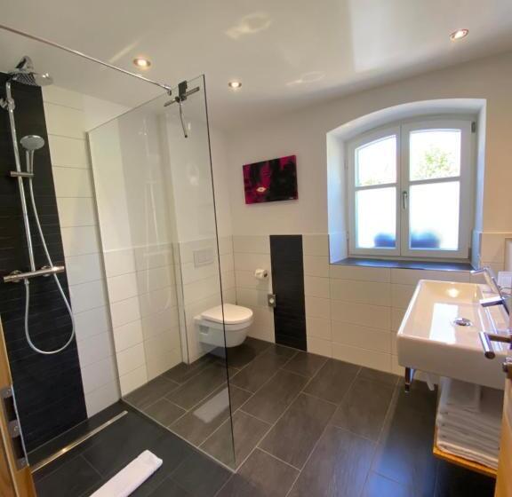 سوییت خانوادگی, Landhaus Folk