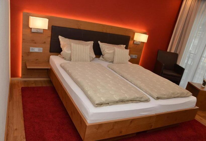 غرفة قياسية ثلاثية مزودة بشرفة, Seminarshof