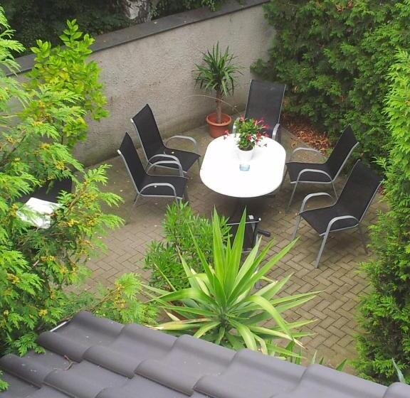 חדר משפחתי, Pension Lehmann