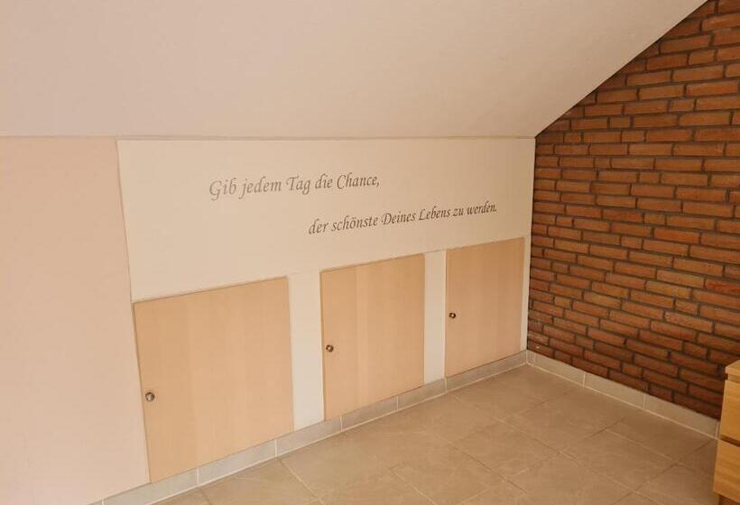 غرفة قياسية مزوَّدة بشُرفة, Pension Wendler