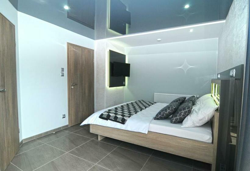 Номер Стандарт с Балконом, Nanis Hotel & Appartements