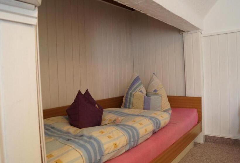 اتاق استاندارد سه نفره, Pension Jagdhütte