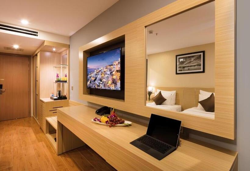 اتاق خانوادگی تودرتو, Sao Viet