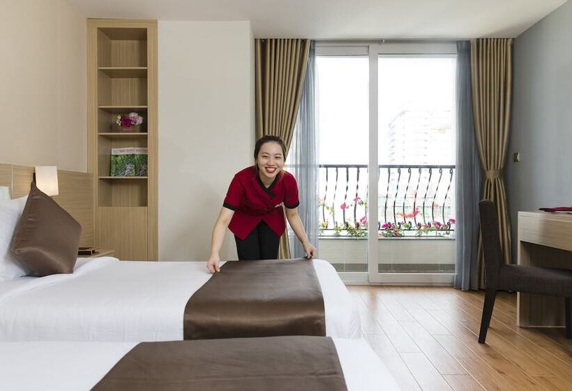 اتاق لوکس با چشمانداز شهر, Sao Viet