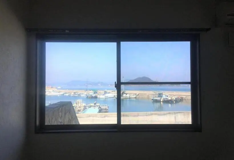 オーシャンビュースタンダードルーム, Naoshima Backpackers Guesthouse
