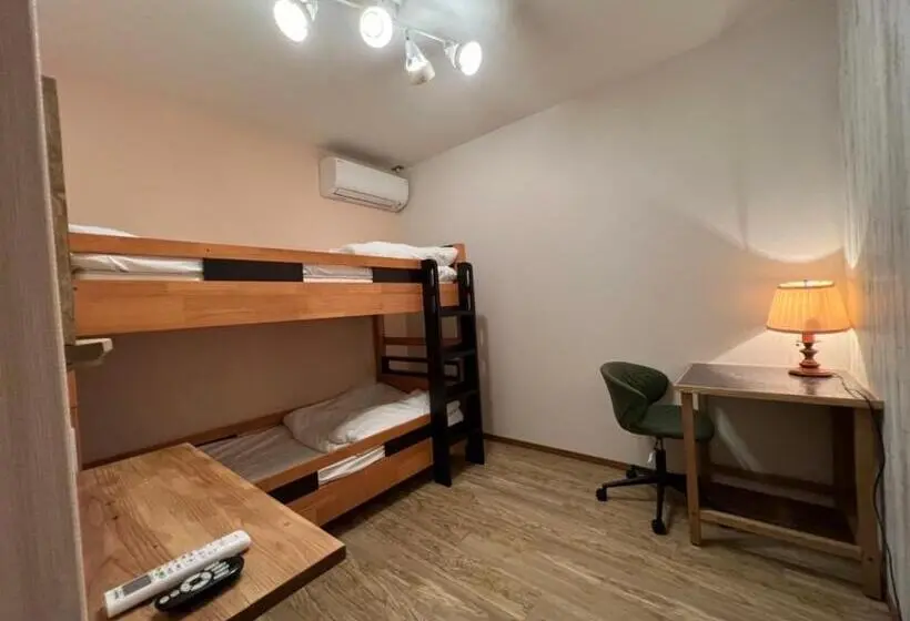 バス共有のスタンダードルーム, Naoshima Backpackers Guesthouse