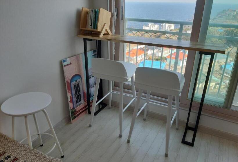 스탠다드 스튜디오 바다 전망, Haetmom House