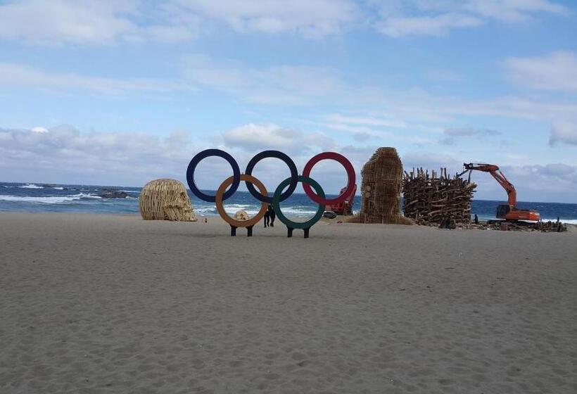 스탠다드 스튜디오 바다 전망, Haetmom House