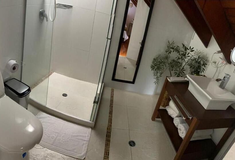 四人标准间, Casa Madero