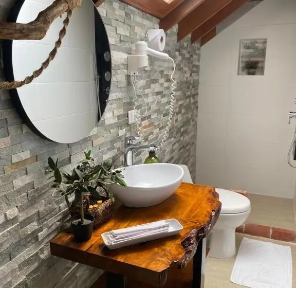 エコノミールーム, Casa Madero