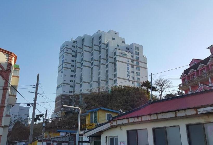 스탠다드 스튜디오 바다 전망, Haetmom House