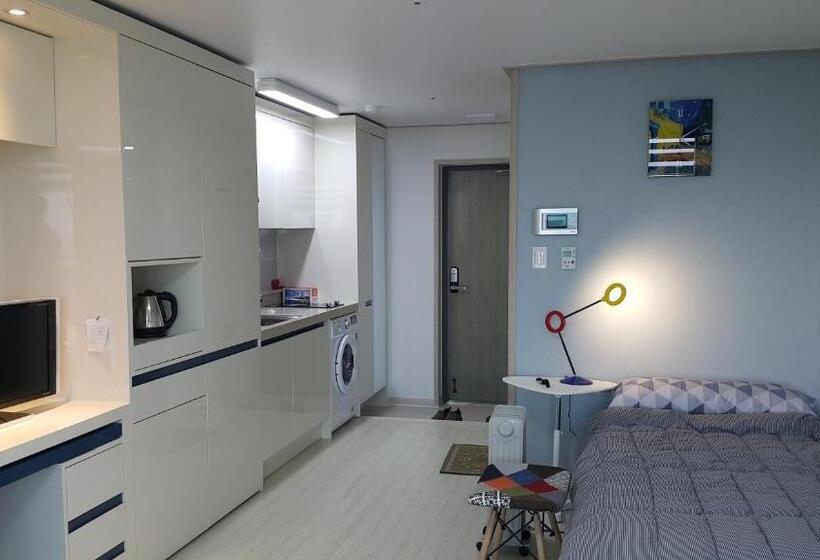 스탠다드 스튜디오 바다 전망, Haetmom House