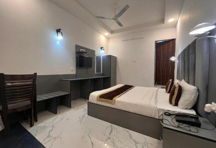 Quarto Deluxe, Embassy