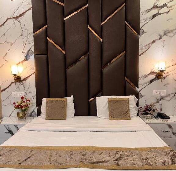 Quarto Deluxe, Embassy