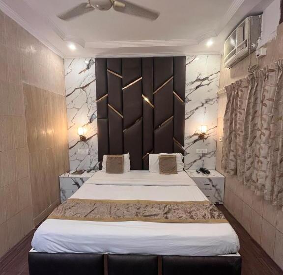 Quarto Deluxe, Embassy