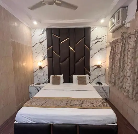 Habitación Deluxe, Embassy