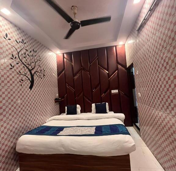 Quarto Deluxe, Embassy