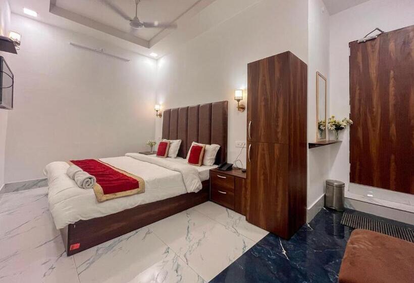 Quarto Deluxe, Embassy