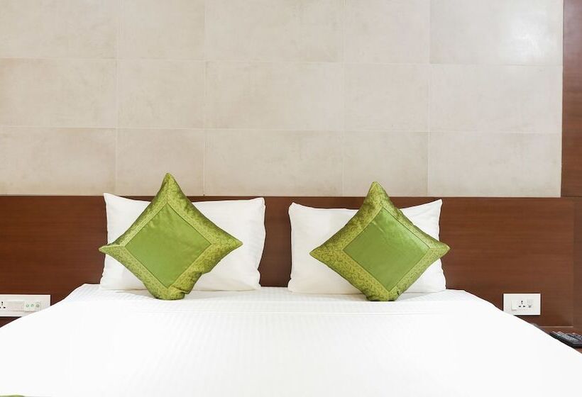 Quarto Deluxe, Treebo Trend Vijaya Grand