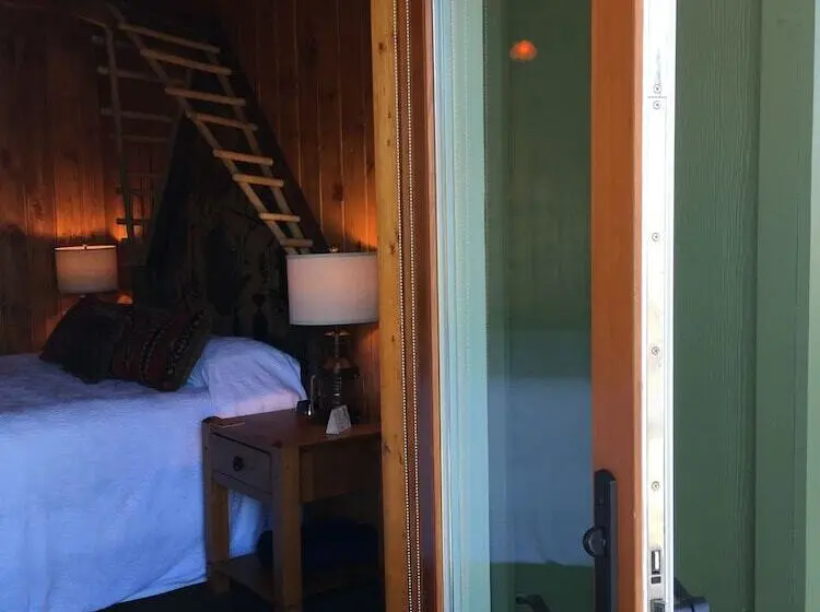 Standard-huone King-vuode, Mcmenamins Kalama Harbor Lodge
