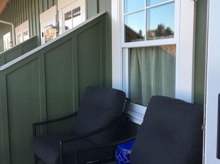 غرفة قياسية سرير كينج, Mcmenamins Kalama Harbor Lodge