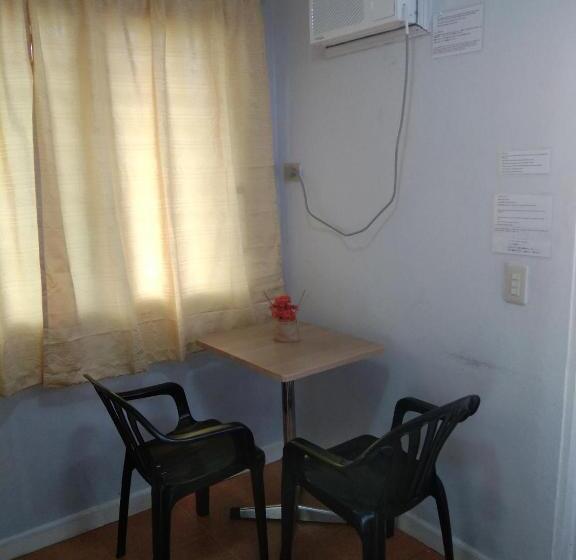 חדר סטנדרט, The Terrace Room