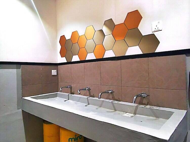 Кровать в Общей Комнате, Sleepbox Hotel   Hostel